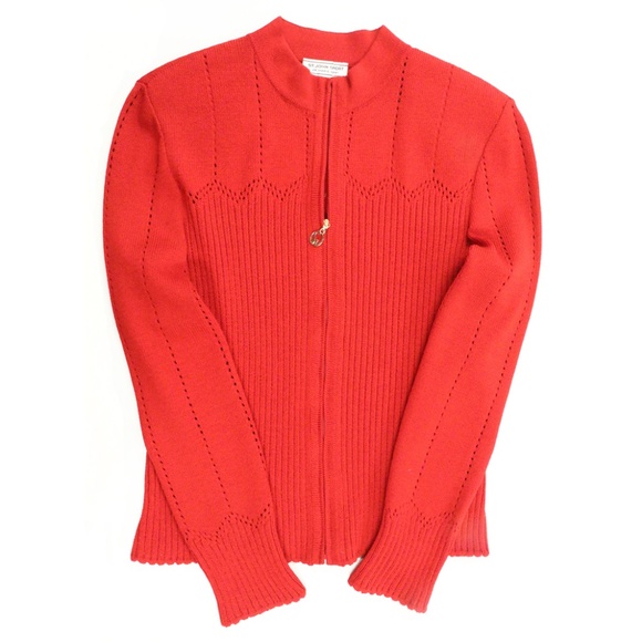 St John separates - Picture 5 of 7